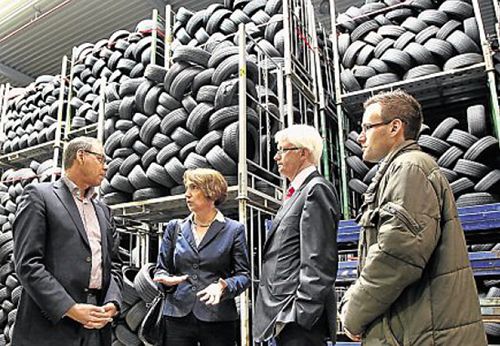 Estato-Geschäftsführer Josef Hösl, MdL Annette Karl, Prof. Dr. Werner Widuckel und Alexander Prokein (v.l.)